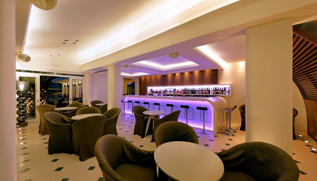 Sandy Bay Hotel Plomari Екстериор снимка