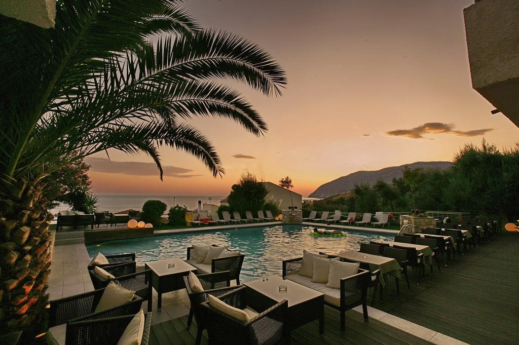Sandy Bay Hotel Plomari Екстериор снимка